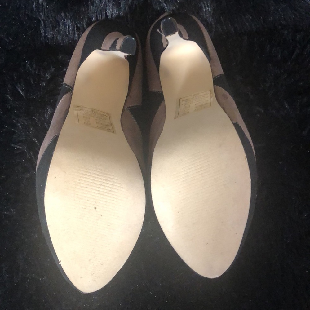 Pumps - Picture 2 of 3